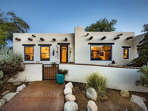 Adobe Style Homes Exterior, Desert Homes Exterior Arizona, Southwest Home Exterior, Modern Adobe House Exterior, Adobe House Exterior, Desert Home Exterior, Modern Adobe House, Adobe House Plans, Tucson Style