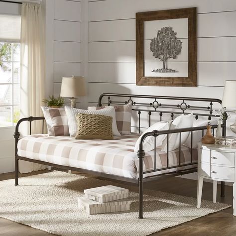 Farmhouse Daybed Ideas, Full Daybed Room Ideas, Guest Bedroom With Daybed, Metal Daybed Room Ideas, Daybed Guest Room Ideas, Truckle Bed, Farmhouse Daybeds, Antique Daybed, Daybed In Living Room