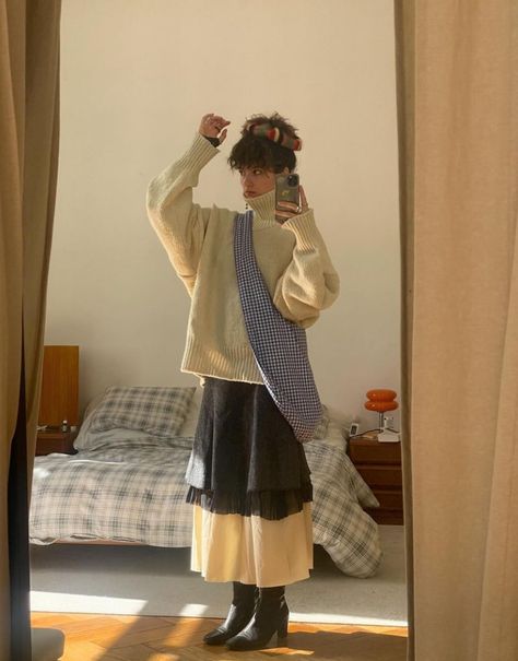 Layered Skirt Outfit, Layered Outfit, Mode Inspo, 가을 패션, Fashion Vintage, Looks Style, Look Cool, Hair Accessory, Vivienne Westwood