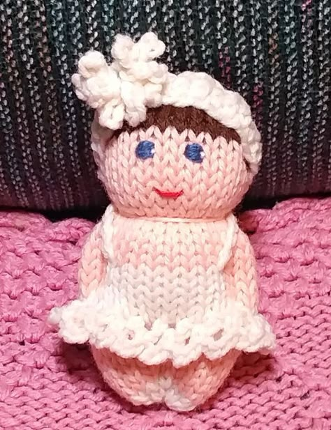 Comfort Dolls, Izzy Dolls, Pocket Pals, Small Knitting Projects, Knitted Doll Patterns, Knitted Toys Free Patterns, Pocket Pal, Crochet Santa, Worry Dolls