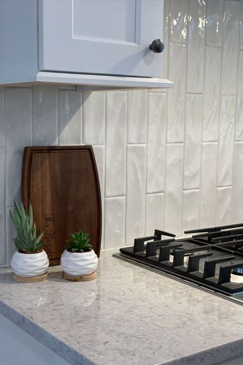 Vertical Subway Tile Backsplash, Vertical Subway Tile, White Subway Tiles Kitchen Backsplash, White Subway Tile Kitchen, Backsplash White, Backsplash With White Cabinets, Subway Tile Backsplash Kitchen, White Kitchen Backsplash, White Tile Backsplash