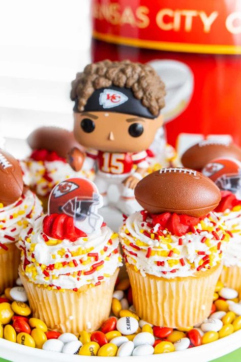 Chiefs Super Bowl Food Ideas, Kc Chiefs Super Bowl Snacks, Kansas City Chiefs Snack Ideas, Super Bowl Party Food Chiefs, Kc Chiefs Party Food, Chiefs Super Bowl Food, Superbowl Party Decorations Chiefs, Cheifs Superbowl Cupcakes, Chiefs Football Birthday Party