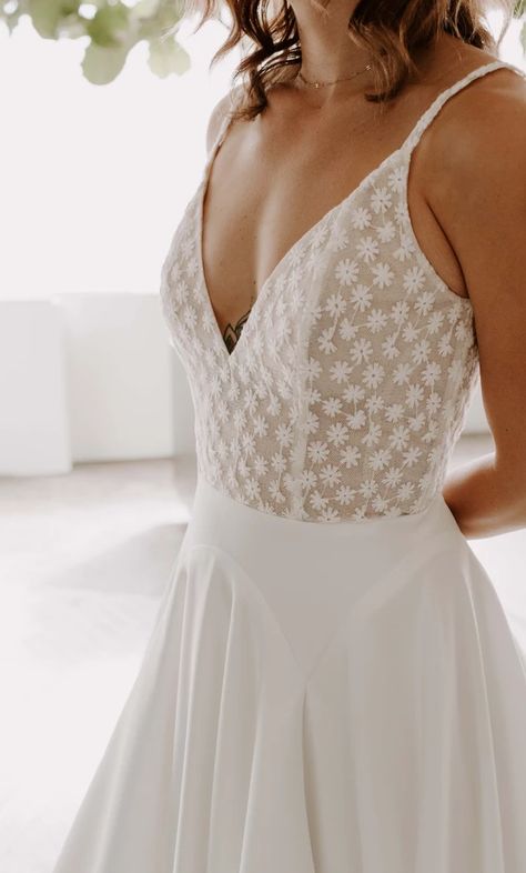 Embroidered Lace Wedding Dress, Clean Wedding Dress, Tara Latour, Rose Williams, Modern Ideas, Chic Brides, Ball Gown Skirt, Vintage Inspiration, Lace Mermaid