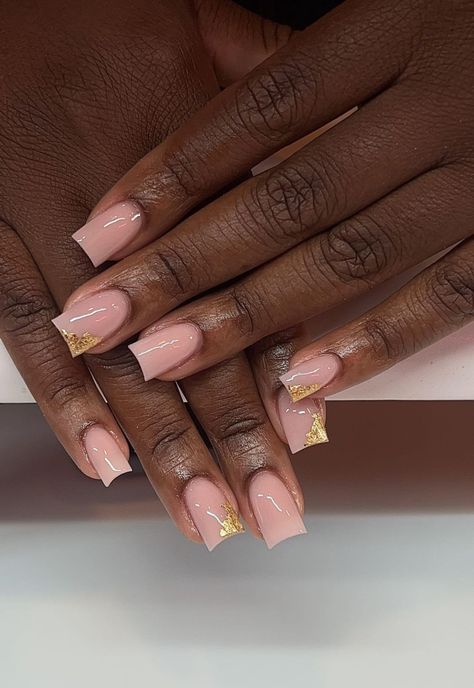 Proposal Nails Square, Class Nail Design, Cute Natural Acrylic Nails Short, Short Square Nude Nails, Short Nails Black Women, French Tips Chrome, Classy Short Nails, Simple Prom Nails, Chrome Y2k