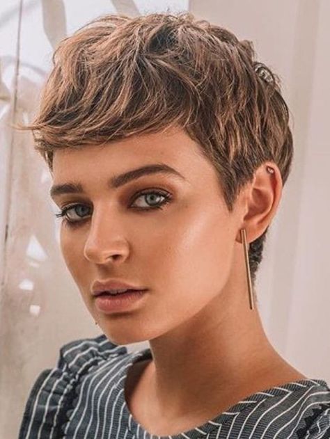 Boyfriend Hair, Cool Brown Hair, Fishtail Hairstyles, Pixie Haircut For Thick Hair, Honey Blonde Hair, Short Bob Haircuts, Short Pixie Haircuts, Haircut For Thick Hair, Red Hair Color