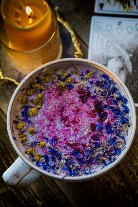 Moon Milk Recipe, Sugar Free Lifestyle, Moon Milk, Cozy Drinks, Herbal Drinks, Spells Witchcraft, Milk Recipes, Edible Flowers, Sweet Taste