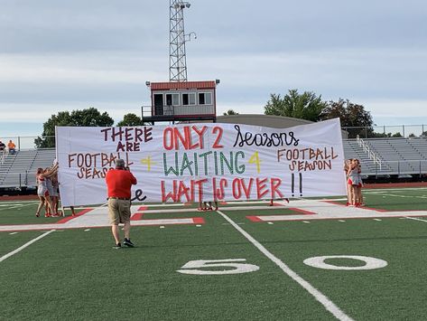 Cheer Run Through Signs, Football Banners Run Through Homecoming, Football Run Through Signs, Cheer Runthrough Signs, Football Run Through Signs High School, Run Through Signs Football, Run Through Signs Football Cheer, Run Thru Banners Football Signs, Run Through Signs