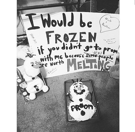 I would absolutely love if someone ever would do this for me! Or any other disney related ways! Asking To Homecoming, School Dance Ideas, Disney Prom, Cute Prom Proposals, Homecoming Posters, Dance Proposal, Freeze Dance, Single Forever, Frozen Theme