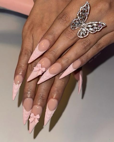 🎀🩰 . . . #stilettonails #longnails #beauty #nailart #pinknails #frenchnails #pinknails #nailsofinstagram #nailinspo #bownails #sweaternails #coolnails #glam #pink Valentine’s Day Nails Stiletto, Baby Pink Stiletto Nails, Pink Xl Nails, Nail Inspo Stiletto, Stiletto Almond Nails, Pink Girly Nails, Claw Nails Designs, Pointy Nail Designs, Pink Stiletto Nails