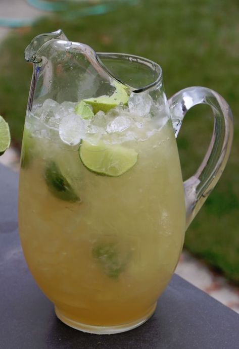 Beer Margarita Recipe, Pitcher Margarita Recipe, Beer Margaritas, Beer Margarita, Frozen Margarita, Easy Margarita, Football Parties, Margarita Recipe, Beer Recipes