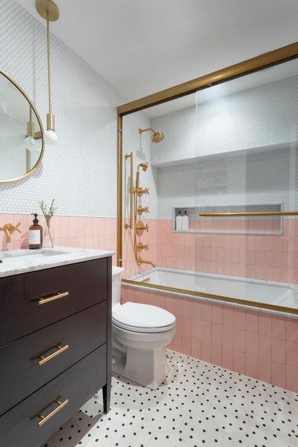 Pink Tile Bathroom, Pink Bathrooms, Pink Bathroom Tiles, Pink Tub, Ceiling Classic, Pink Toilet, Pink Tile, Retro Bathrooms, Bathroom Red