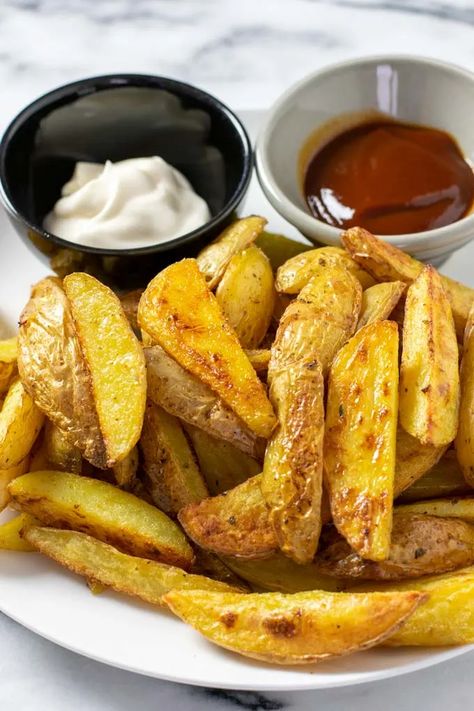 Steak Fries - Contentedness Cooking Steak Fries Recipe, Best Steak Seasoning, How To Make Steak, Fried Steak Recipes, The Best Steak, Gluten Free Chili, Chipotle Sauce, Baked Fries, Burger Sauce