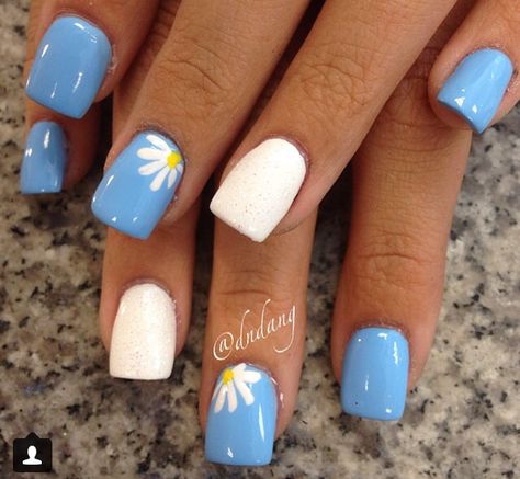 MINE Trendy Gel Nails Spring, April Dip Nails, Blue Sns Nails Designs, Simple Spring Nails Short, Spring Nails Blue, White Lace Nails, Spring Break Nails, Simple Spring Nails, April Nails