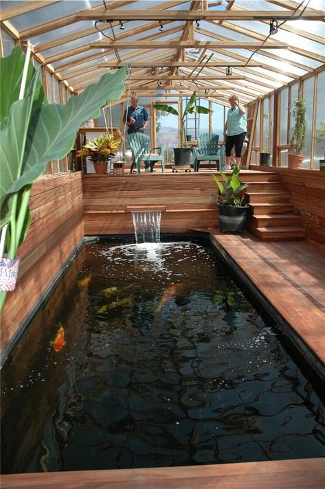 Amazing potential aquaponic system! Case Sotterranee, Zen Backyard, Indoor Pond, Aquaponics Greenhouse, Kolam Koi, Taman Air, Pond Ideas, Koi Fish Pond, Greenhouse Plans