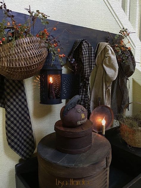 Colonial Primitive Decor, Harvest Thyme, Peg Shelf, Primitive Home Decorating, Primitive Fall Decor, Colonial Decorating, Primitive Autumn, Colonial Home Decor, Modern Decor Ideas