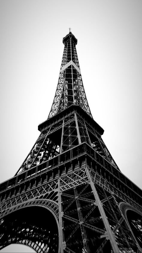 Paris Tower Eiffel, Eiffel Tower Wallpaper, Paris Background, Black And White Paris, Uicideboy Wallpaper, Paris Dark, Winter Train, Train Wallpaper, Paris Tower