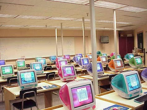 Who remembers the elementary computer labs looking like this back in the day??!! So colorful & beautiful. People would race to get their favorite color computer during projects. Haha. 1998 1999 2000 elementary school iMac computer lab nostalgia 90s kids early 2000s 00s 90’s Nostalgia, Nostalgia 2000s, Right In The Childhood, Childhood Memories 90s, The Oregon Trail, Fran Fine, 90s Memories, Childhood Memories 2000, Frutiger Aero