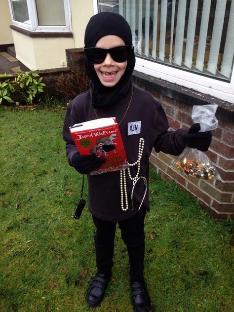 100 Easy Ideas for Book Week Costumes. Ben from Gansta Granny World Book Day Costumes Boys, Book Day Costumes Boys, Boys Book Character Costumes, Book Parade Ideas, Book Week Characters, Book Day Activities, Bookweek Costumes, Easy Book Week Costumes, Character Dress Up Day