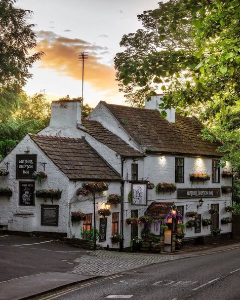 British Pub, English Village, Yorkshire England, England And Scotland, Seaside Towns, Architecture Old, Beautiful Villages, English Cottage, England Uk