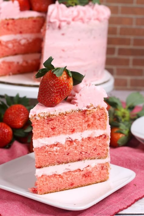 Strawberry Cake From Scratch, Strawberry Wedding Cakes, Strawberry Layer Cakes, Homemade Strawberry Cake, Strawberry Buttercream Frosting, Strawberry Extract, Strawberry Butter, Fluffy Cake, Cake Strawberry