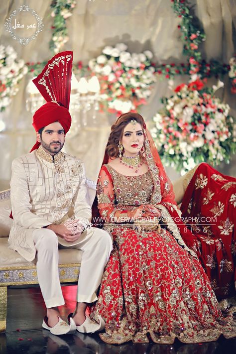 Pakistani Dulha Dulhan Pics, Hindi Clothes, Couple Propose, Pakistani Bridal Makeup Hairstyles, Pakistan Bride, Pakistani Bridal Hairstyles, Pakistani Bridal Lehenga, Nomi Ansari, Bridal Mehndi Dresses