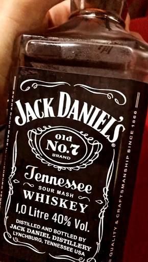 Jack Daniels Fake Story, Jack Daniels Drinks, Alcohol Pictures, Bad Words Quotes, Alcoholic Drinks Pictures, Alcohol Party, Instagram Party, Cute Images For Dp, Snap Friends