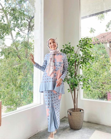 Jubah Dress, Raya 2023, Baju Kurung Moden, Girls Dress Sewing Patterns, Traditional Dresses Designs, Kurung Moden, Design 2023, Hari Raya, Muslimah Fashion Outfits