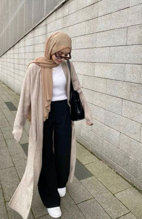 #SummerHijabTrend #HijabFashion #ModestSummerStyle #Hijabista #HijabSummerVibes #HijabInspiration #HijabStyleGuide #SummerHijabLooks #HijabSummerOutfits #HijabSummerEssentials Hijabista Fashion Outfits, School Aesthetic Outfits, Summer Back To School Outfits, Baddie Hijabi Outfits, Summer Hijab Outfits, Back To College Outfits, Hijab Trend, Outfits Dresses Casual, Hijabista Fashion