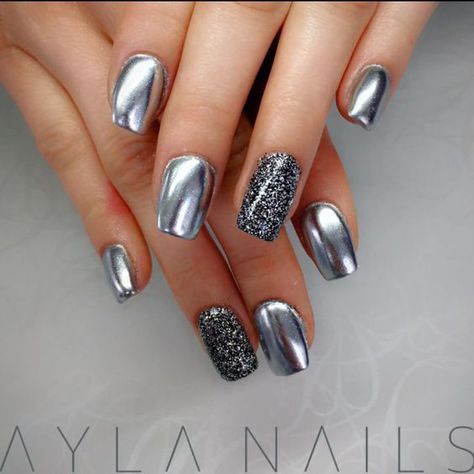 Mirror Dip Powder Nails, Nails Acrylic Vegas, Chrome Gel Nail Designs, Silver Short Nail Designs, Vegas Nails Ideas Short, Short Vegas Nails, Metallic Nails Ideas, Chrome Acrylic Nails Designs, Dip Chrome Nails