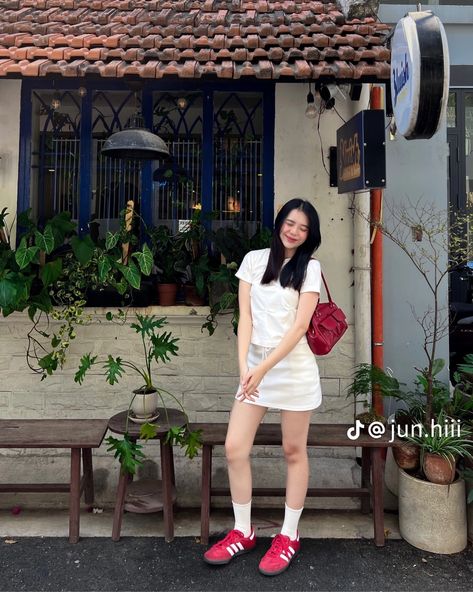 Jiufen Taiwan Outfit, Fukuoka Outfit, Taiwan Outfit, Taiwan Fits, Cutesy Outfits, Girl Post, Cutesy Outfit, Aesthetic Fit, New Era Fitted