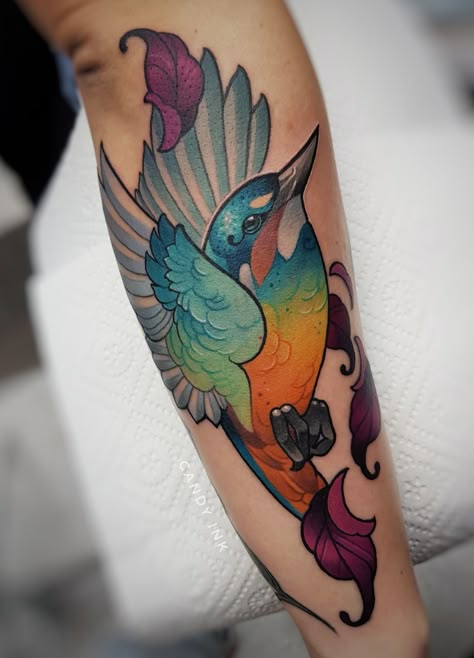 Kingfisher Bird Tattoo, Kingfisher Tattoo, Colorful Bird Tattoos, Flor Tattoo, Tato Tradisional, Traditional Tattoo Flowers, Kingfisher Bird, Tatuaje A Color, Bird Tattoo