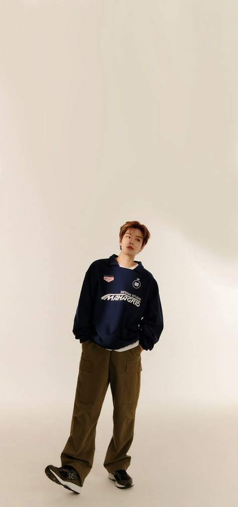 Seungmin Full Body Photo, Seungmin Mahagrid, Seungmin Hair, Art Homework, Skz Wallpaper, Hyunjin And In, Japan Store, Kim Seungmin, Standing Poses