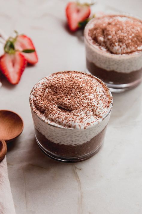 This tiramisu chia pudding is the perfect healthier version of this classic dessert! It's gluten-free, dairy-free, and incredibly simple to make. Tiramisu Chia Pudding, Freezer Desserts Recipes, Aip Paleo Desserts, Unbound Wellness, Quinoa Recipes Easy, Autoimmune Paleo Recipes, Aip Desserts, Chia Recipe, Clean Dessert