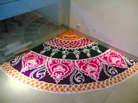 Best Corner Rangoli Designs Corner Rangoli Designs, Colourful Rangoli Designs, Artistic Rangoli, Sanskar Bharti Rangoli, Traditional Rangoli Design, Latest Rangoli Designs, Sanskar Bharti Rangoli Designs, Kolam Art, Colourful Rangoli