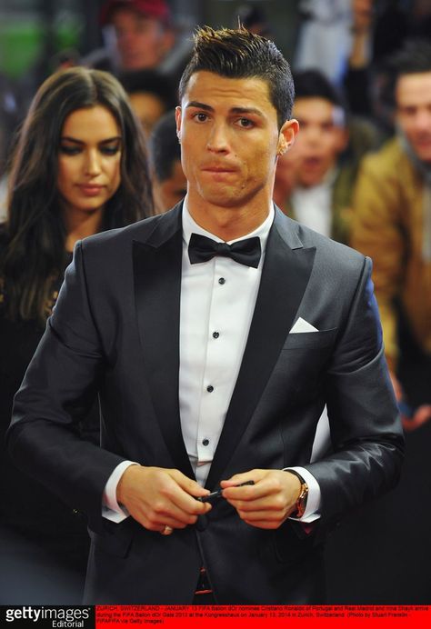 Yes Sir! Bow Tie and Black Suit! Doin it Dirty! Perfect fitted and fit. Great studs. Cristiano Ronaldo Haircut, Ronaldo Haircut, Cr7 Jr, Good Soccer Players, Fc Chelsea, Cristiano Ronaldo 7, Cristiano Ronaldo Cr7, Faith In Humanity Restored, كريستيانو رونالدو