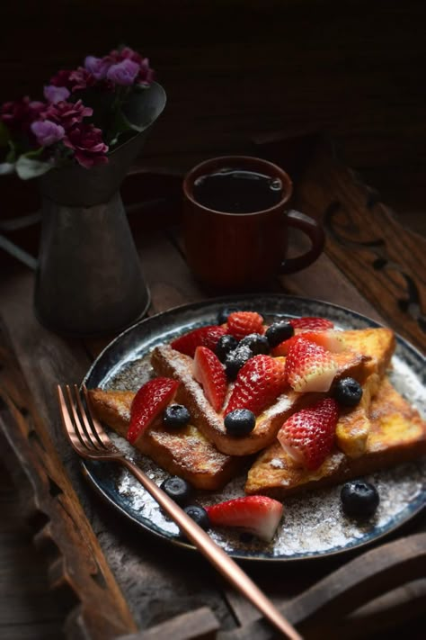 England Breakfast, Asian Food Photography, Food Photography Dessert, Breakfast Photography, Dark Food Photography, Bread Shop, Gourmet Breakfast, French Breakfast, Healthy Recipes Easy Snacks