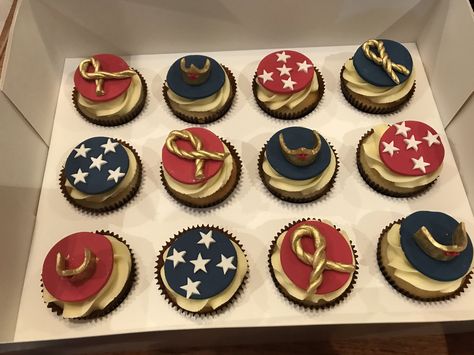 Wonder Woman Cupcakes, Cupcake Wars Birthday Party, Wonder Woman Cake, Wonder Woman Birthday Party, Wonder Woman Party, Wonder Woman Birthday, Star Wars Food, Cupcake Wars, Woman Birthday