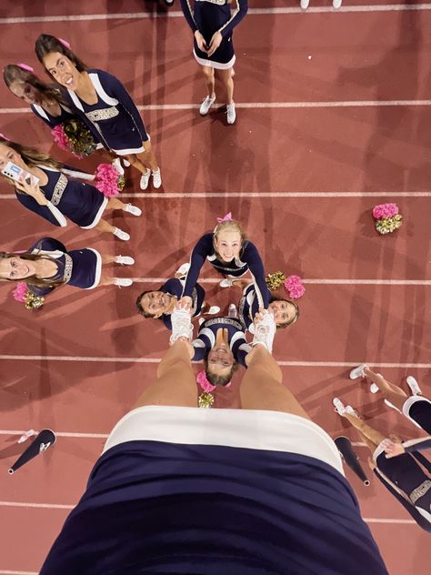 Stunt Pictures, Cheering Aesthetic, Competitive Cheer Pictures, Captions For Cheer Pictures, Cheerleading Vision Board, Cute Cheer Photos, Porristas Aesthetic, Cheerleader Photos, Cheer Team Ideas