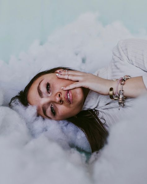 Fake Clouds Photoshoot, In The Clouds Photoshoot, Studio Creative Photoshoot, Cloud Photoshoot Ideas, Creative Studio Shoot Ideas, Artsy Photoshoots, Cloud Shoot, Cloud Photoshoot, Creative Studio Photography