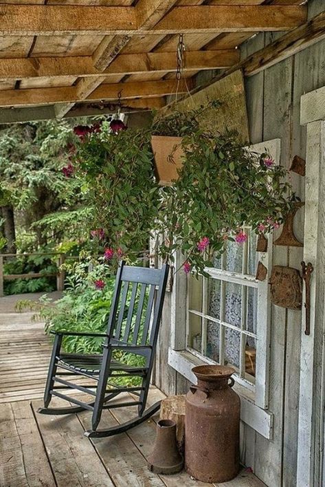 Portico Shabby Chic, Veranda Design, Farmhouse Porch Decor, Porch Design Ideas, Porch Sitting, Building A Porch, Rustic Porch, Casa Country, Country Porch