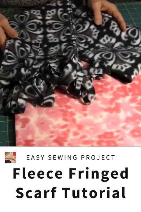 Fleece Scarf Pattern, Scarf Tutorial, Cheap Christmas Gifts, Sewing School, Fleece Scarf, Pretty Scarves, Mittens Pattern, Diy Hat, Fringe Scarf