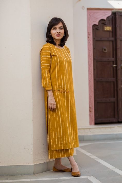 Mustard Tie Dye Kurta Pant Set Cotton Tops Designs, Kurti Sleeves Design, Kurta Patterns, Kurta Pant Set, Beautiful Casual Dresses, Simple Kurti Designs, Salwar Designs, Kurti Designs Latest, Long Kurti Designs