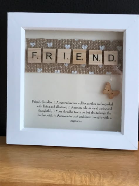 Friend Scrabble Letter Crafts, Scrabble Tile Crafts, Box Frame Ideas, Scrabble Crafts, Picture Frame Ideas, Scrabble Frame, Scrabble Art, Handmade Gifts For Friends, Picture Frame Crafts