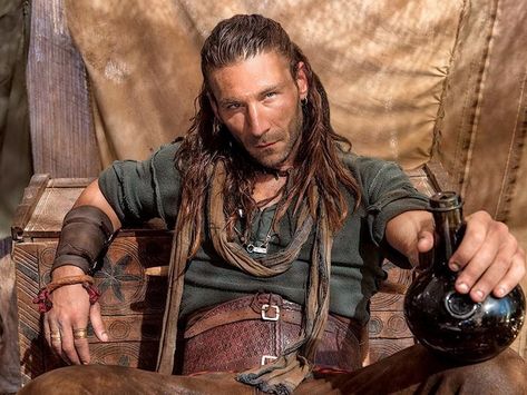 Charles Vane Black Sails, Flint Black Sails, Zach Mcgowan, Ship Silhouette, Charles Vane, Captain Flint, Chloe Decker, Lauren German, Supernatural Tv Show