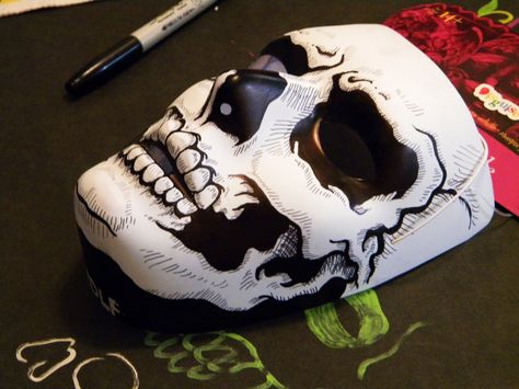 DIY Skull Mask Skulls Pictures, Mascara Papel Mache, Diy Skulls, Paper Mache Mask, Mascaras Halloween, Horror Masks, Theatre Masks, Mask Painting, White Mask