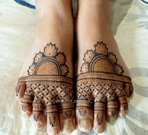 Mendi Design Lag, Simple Lag Mahendi, Leg Mahendiii Design, Legs Mehndi Simple, Lage Mahendi Design, Leg Mahanadi Design, Lag Mehendi, Lag Mahendi Design, Lag Mehndi Design Simple