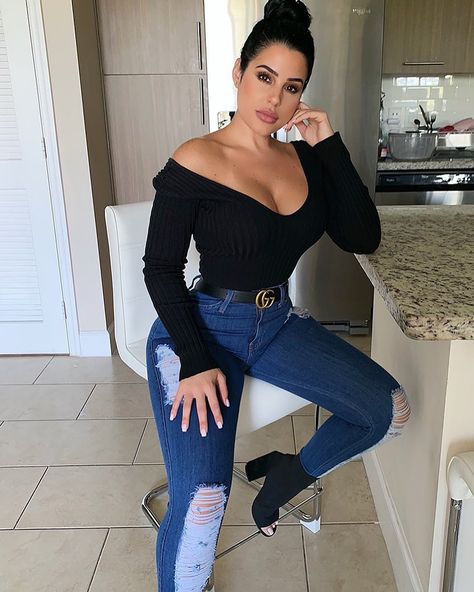 Stephanie Acevedo on Instagram: “Sundayzz ⛪️😌🙏🏼 grateful” Lil Wayne Songs, Stephanie Acevedo, Kim Kardashian Outfits, Young Money, Kardashian Outfit, Her Music, Kim Kardashian, Off Shoulder Blouse, Mom Jeans