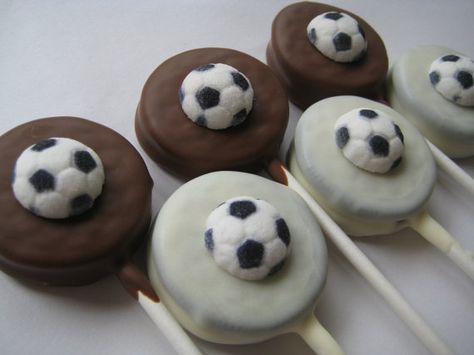 24-Soccer Ball Chocolate Covered Oreo Lollipops Chocolate Covered Strawberries Soccer Theme, Soccer Cakesicles, Soccer Oreos, Soccer Ball Chocolate Covered Oreos, Soccer Ball Macarons, Soccer Banquet, Soccer Party, Oreo Pops, Ball Decorations