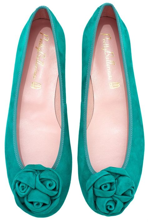 love the color Teal Flats, Teal Outfits, Cinderella Shoes, Pretty Ballerinas, Leather Flower, Fancy Shoes, Tory Burch Flats, Pretty Shoes, Dream Shoes