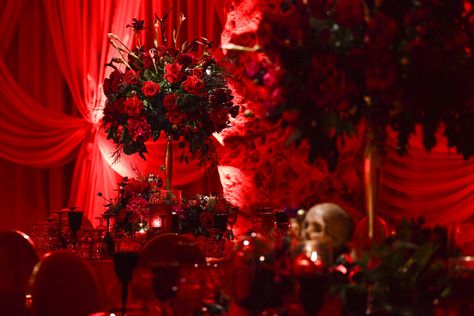 Vamp Wedding, Wedding Tabletop Decor, Red Gothic Wedding, Opera Wedding, Vampire Ball, Dark Romantic Wedding, Red Gothic, Iconic Weddings, Red Details